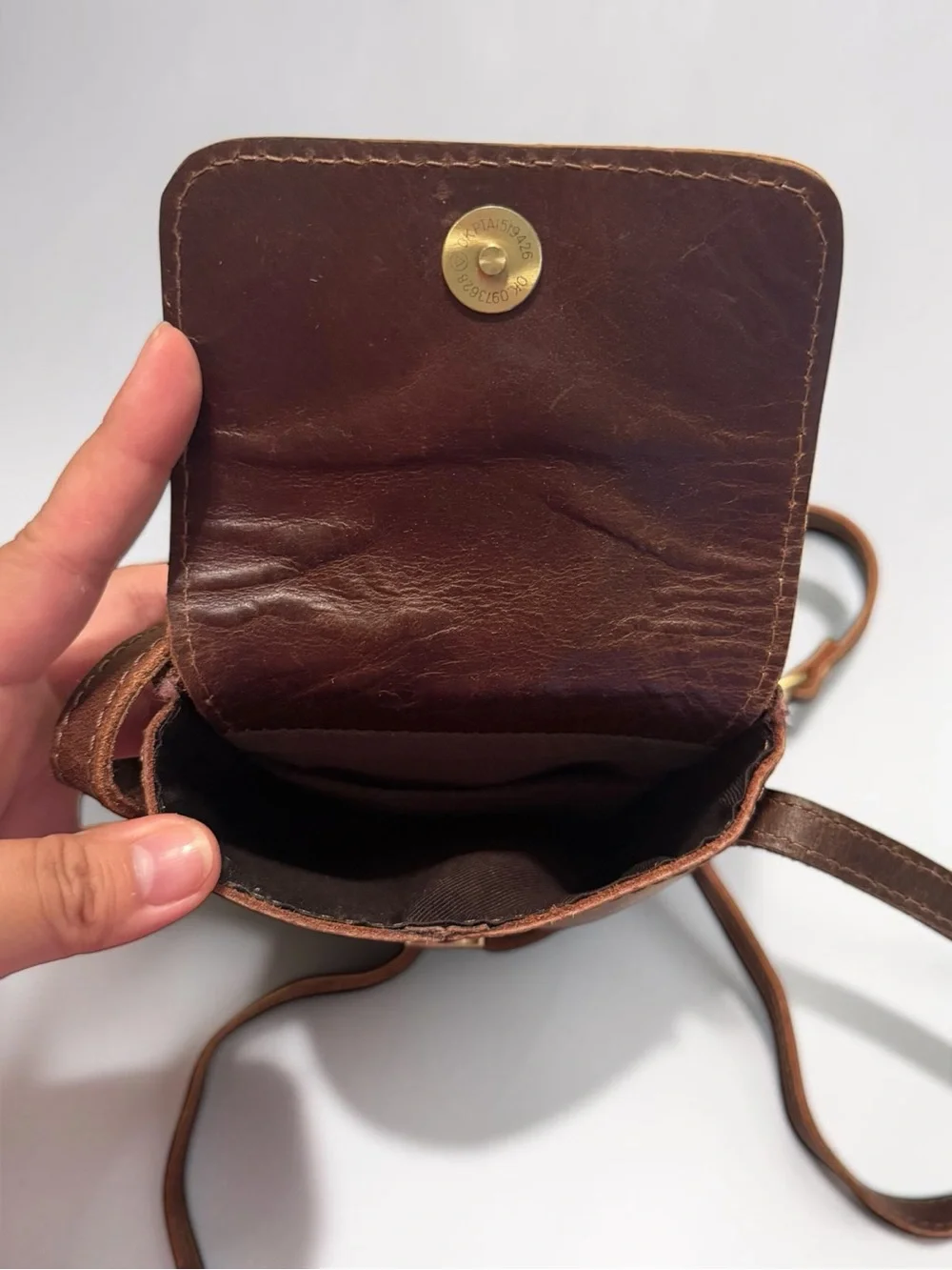 NEW Montana Hudson Leather Crossbody Bag Touchscreen Phone Pocket